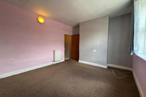 Bedroom 1.jpg
