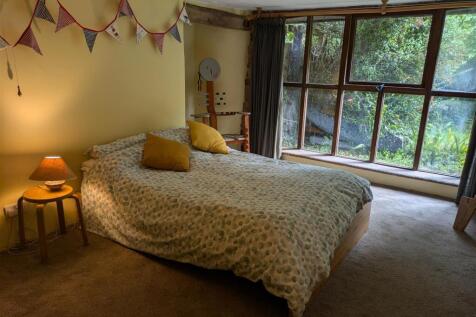 downstairs bed.jpg