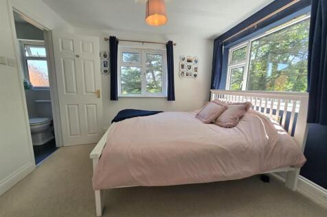 Bedroom 1.jpg