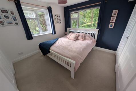 Bedroom 1.jpg