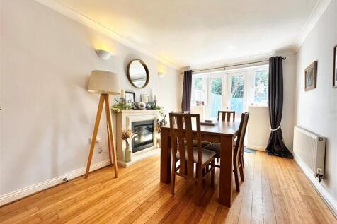 Dining Area.jpg