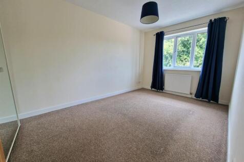 Bedroom 1.jpg