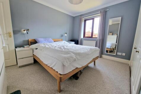 Bedroom 1.jpg