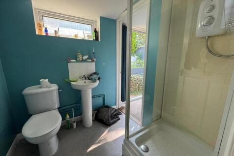 Bathroom 2.jpg