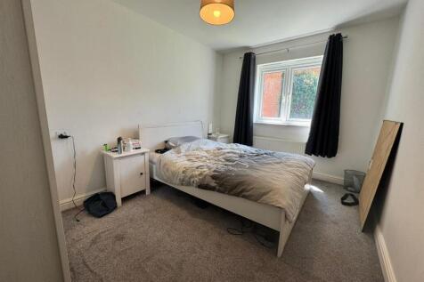 Bedroom 1.jpg