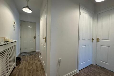 Hallway 2.jpg