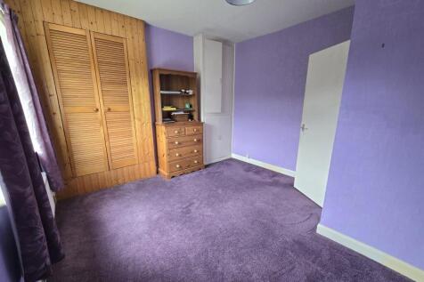 Bedroom 1.jpg
