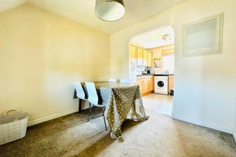 Dining Area.jpg