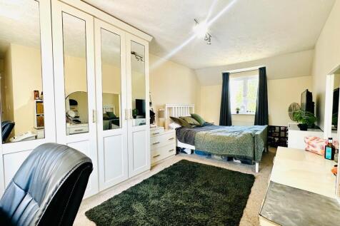Bedroom One.jpg