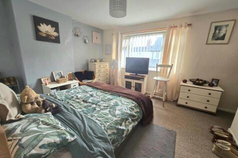 Bedroom 1.jpg