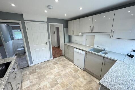 Kitchen Alt Angle.jpg