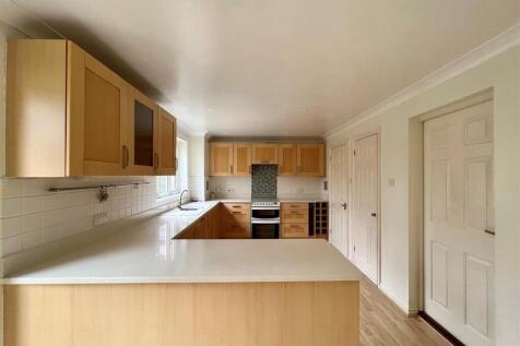 Kitchen 2.jpg