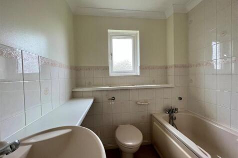 Main bathroom.jpg