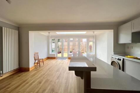 Kitchen diner (3).jpg