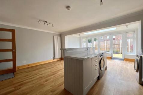 Kitchen diner (2).jpg