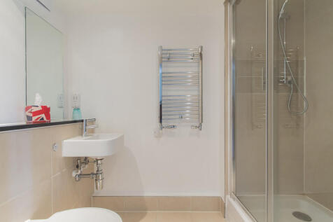 F94 BLD 22 SHOWER
