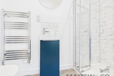 Master Bedroom En...