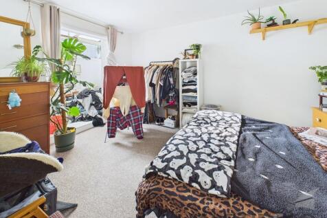 Flat 4 - Bedroom ...