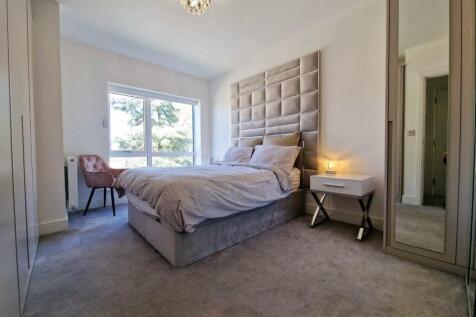 Bedroom 1 (1).jpg