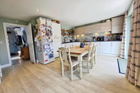 Kitchen-Dining Room (2).jpg
