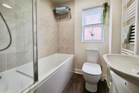 pbox-bathroom-319854.jpg