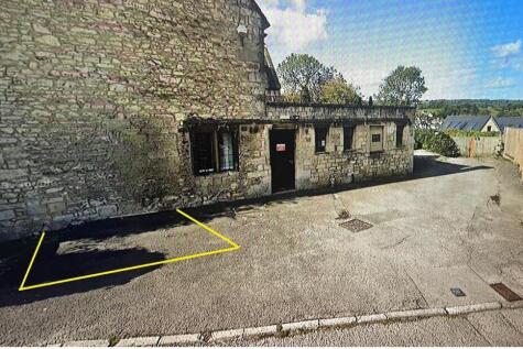St Laurence Stroud drive to Vicarage parking area.