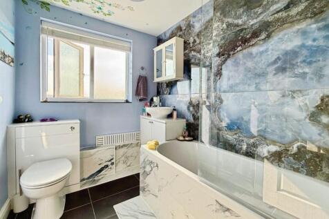 pbox-bathroom-327403.jpeg