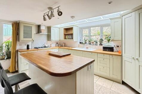 pbox-kitchen-335726.jpeg