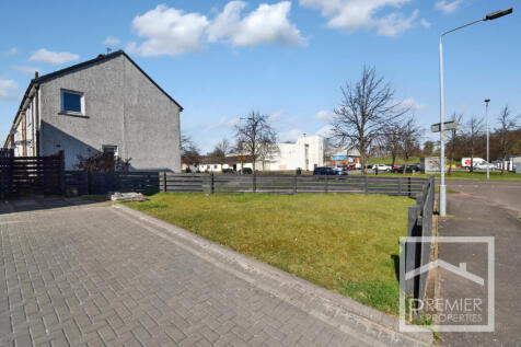 Corner plot front lawn