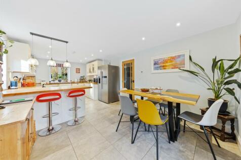 WhiteCottageWeb17.jpg