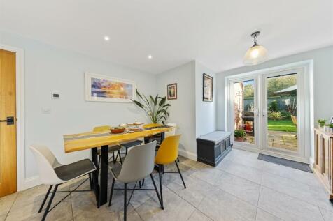 WhiteCottageWeb16.jpg