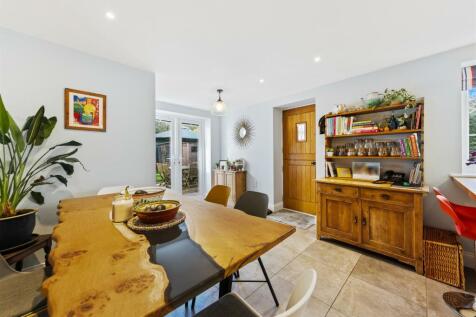 WhiteCottageWeb13.jpg