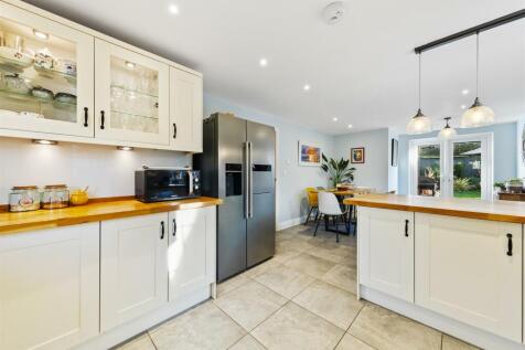 WhiteCottageWeb14.jpg