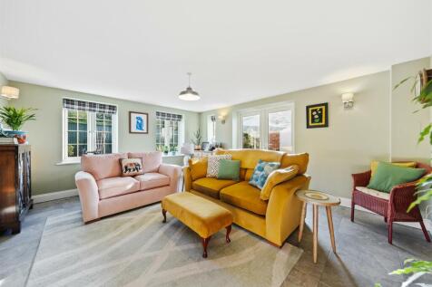 WhiteCottageWeb19.jpg