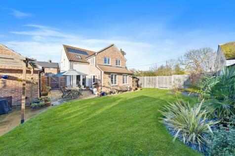 WhiteCottageWeb05.jpg