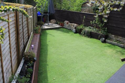 25 Roundhill Garden 3.JPG