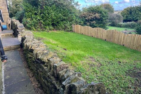 5 Littlemoor - garden 1.jpg