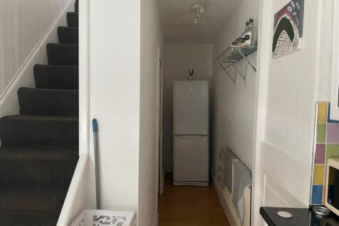 Kitchen 2.jpg
