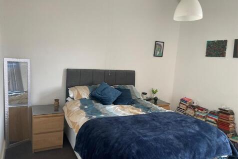 Bedroom 1.jpg