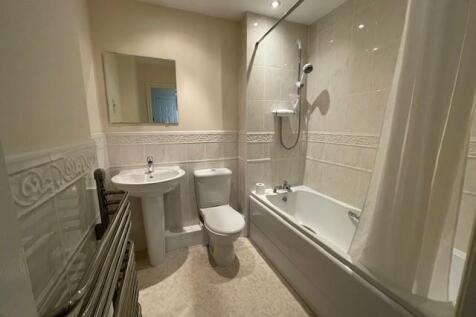 Main Bathroom.jpg