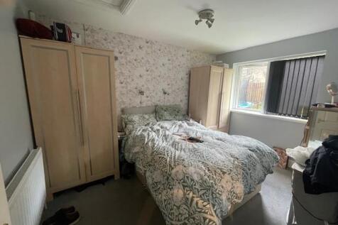Bed 1.jpg