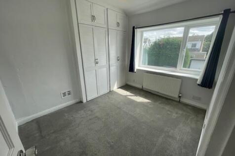 Bedroom 1.jpg