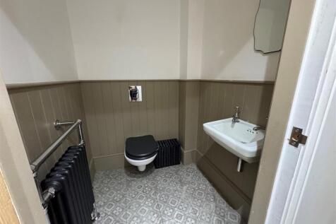 ground floor WC.jpg