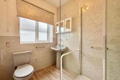 bathroom2.jpg