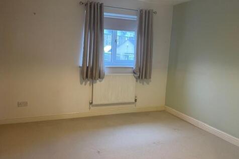 Bedroom 1.jpg