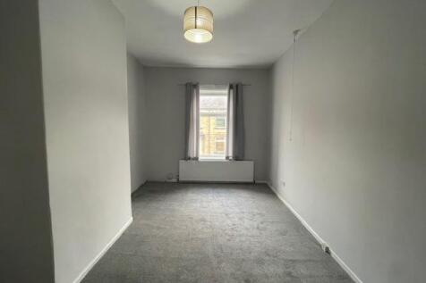 Bedroom 1.jpg