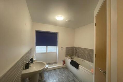 Main Bathroom.jpg