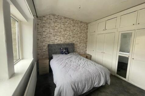 Bed 1.jpg