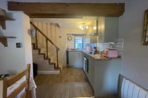 Kitchen 2.jpg