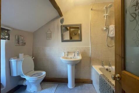 Bathroom.jpg